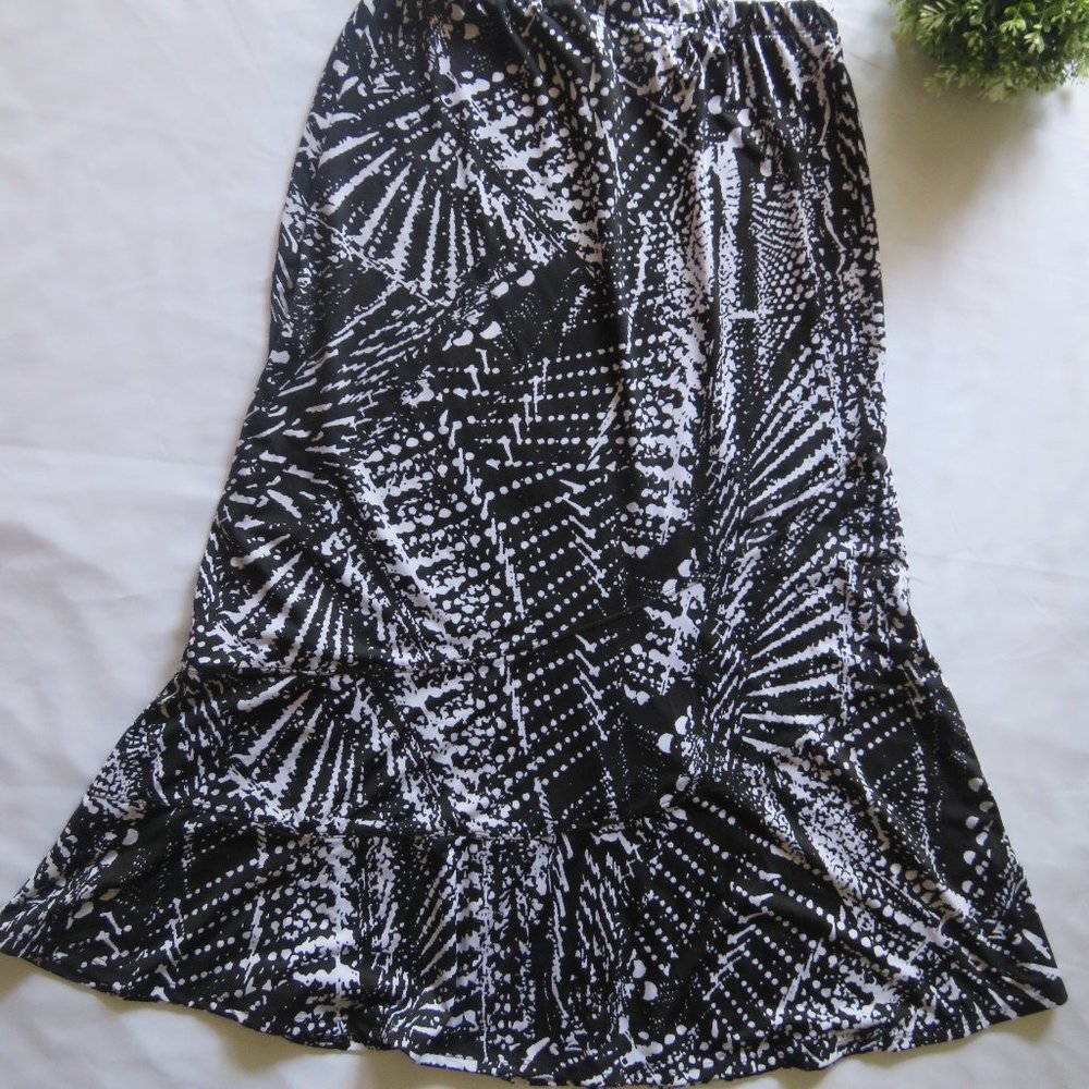 Black and white flared skirt